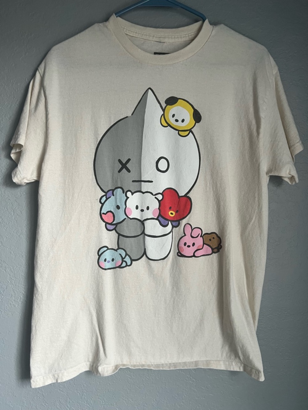 Hot Topic Bt21 Shirt Medium